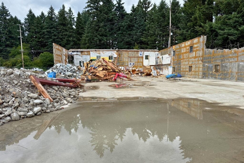 Demolition of vacant building at future shelter property