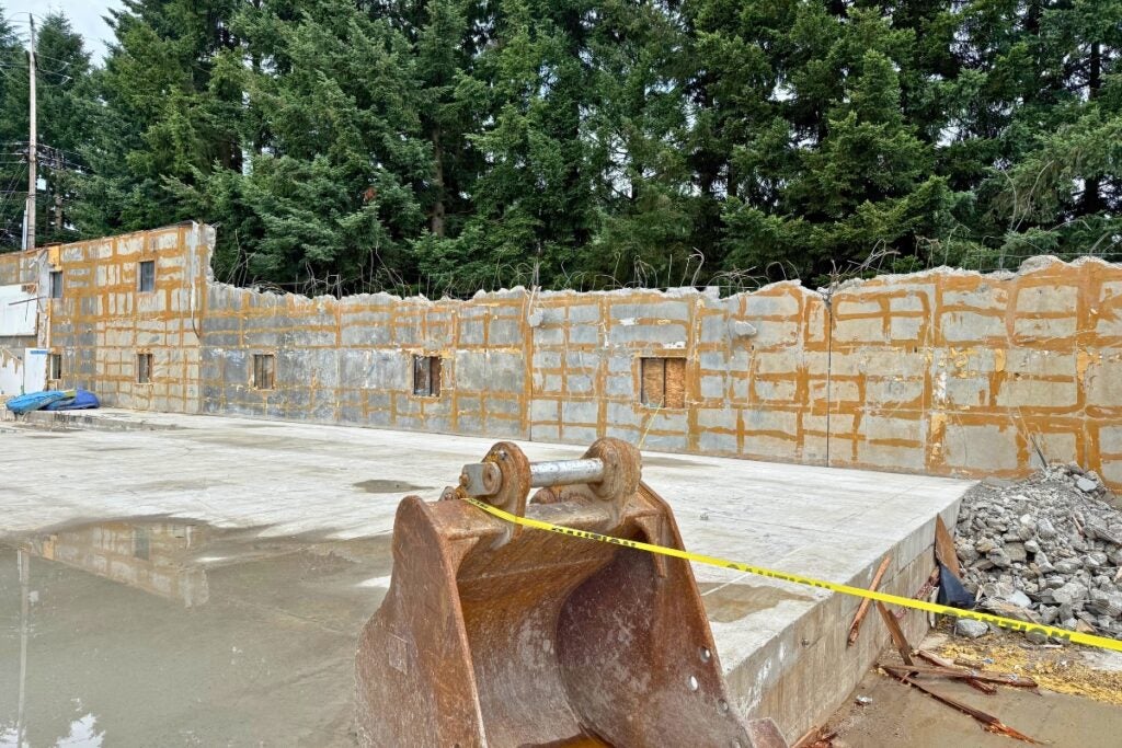 Demolition of vacant building at future shelter property
